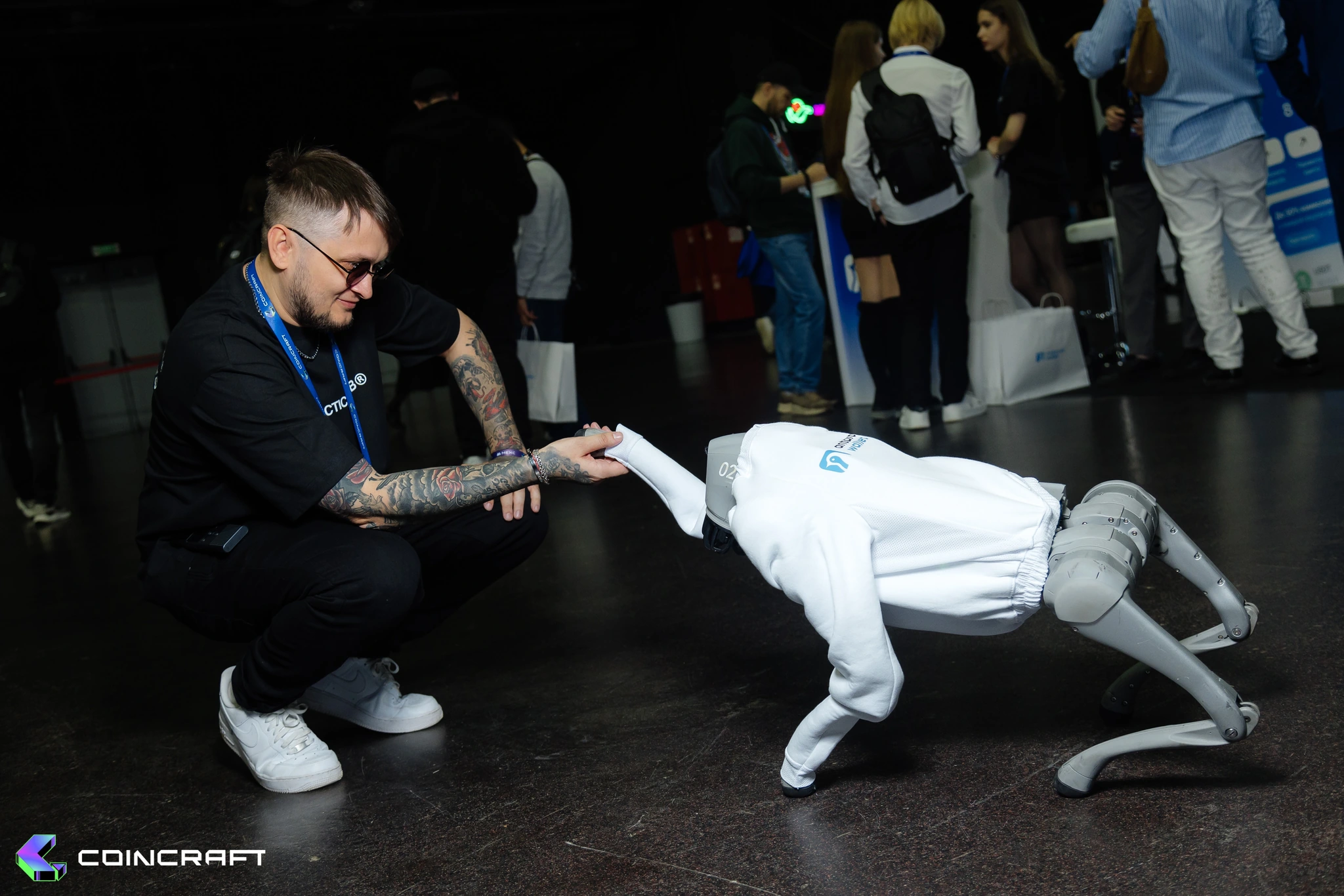 A robot giving its paw to a CoinCraft 2.0 guest
